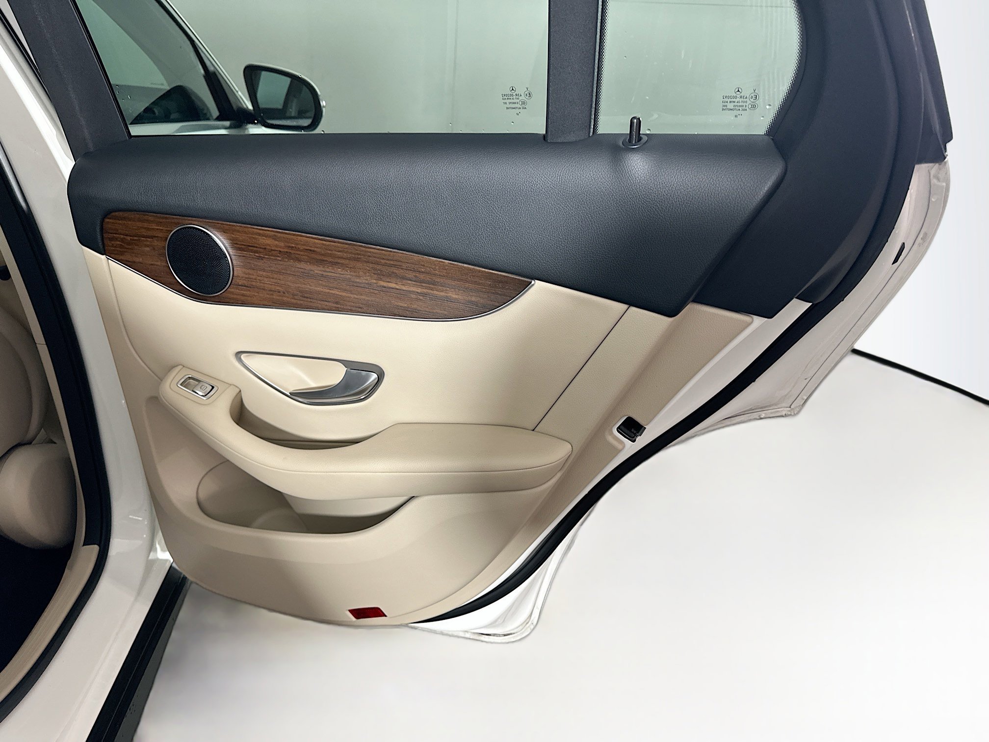 Used 2022 Mercedes-Benz GLC 300 4MATIC w/ Premium Package Lite image 30