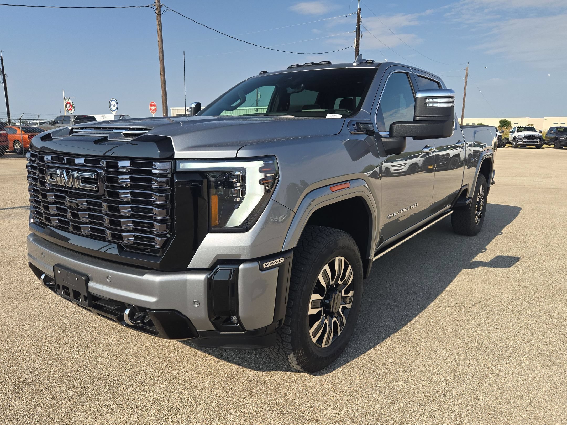 Used 2026 GMC Sierra 2500 Denali Ultimate AWD/4WD image 7