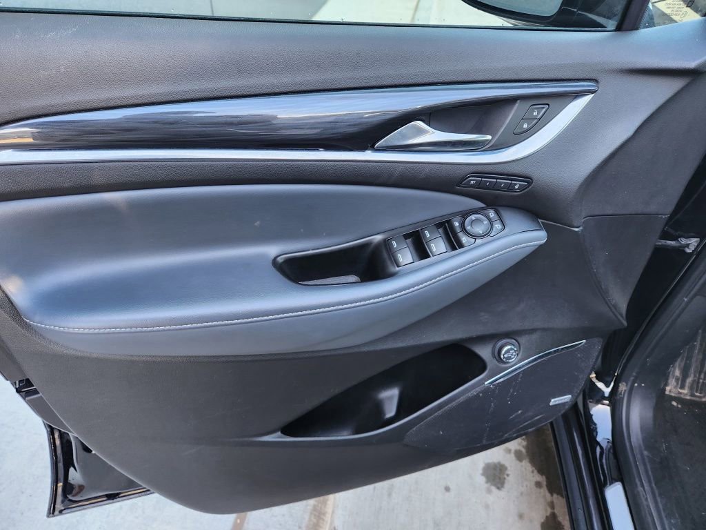 Used 2024 Buick Enclave Premium image 8