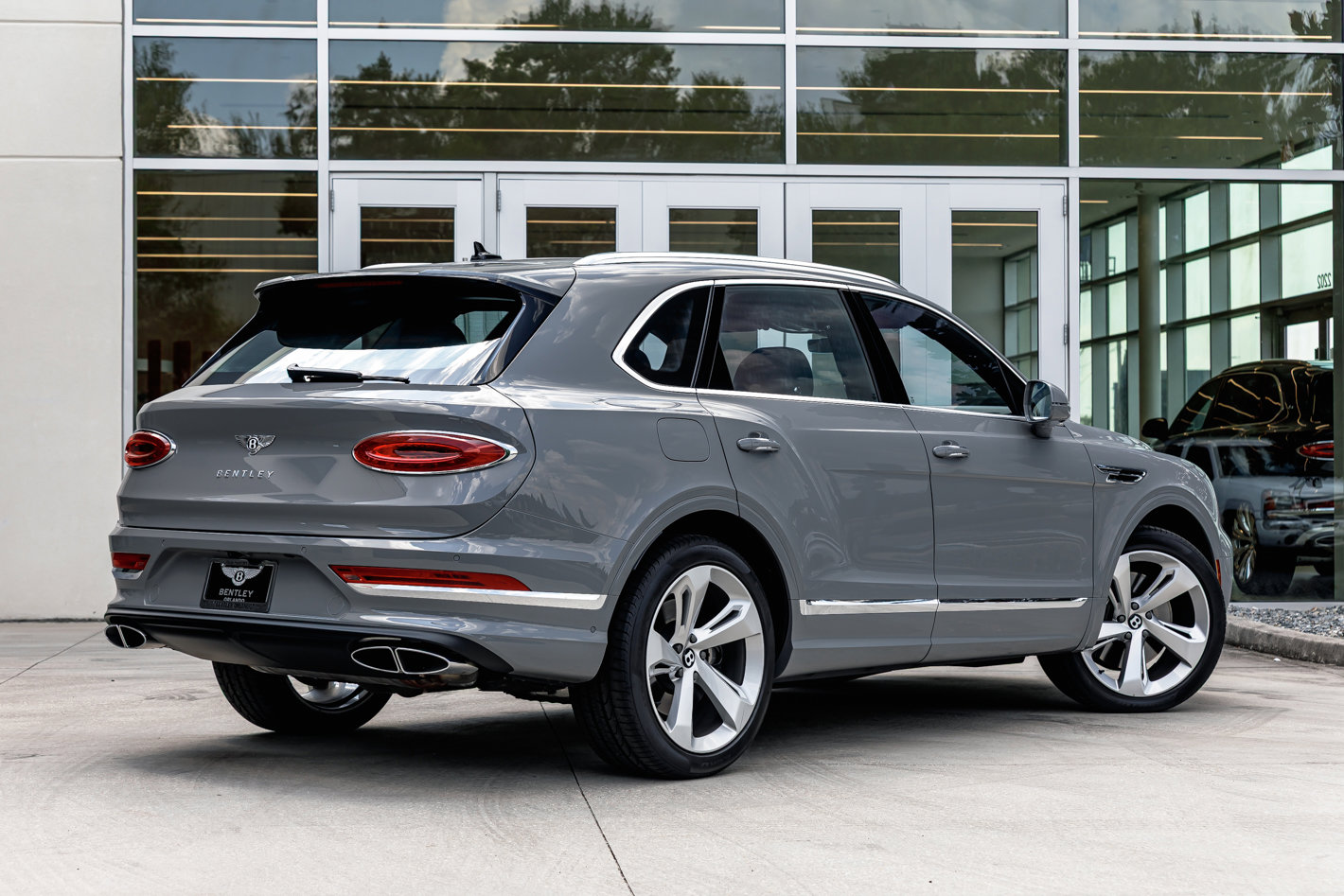 Used 2024 Bentley Bentayga image 10