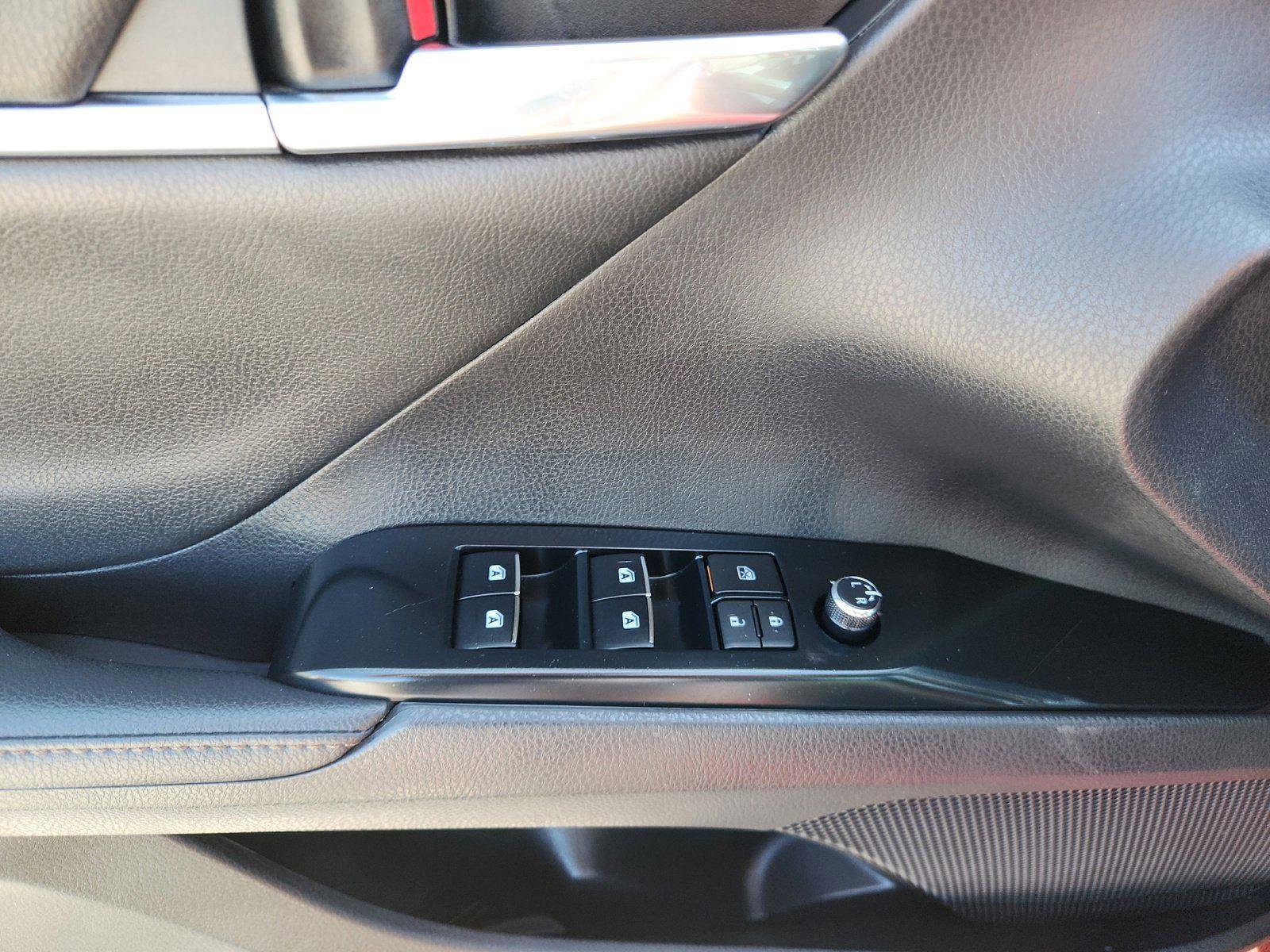 Used 2019 Toyota Camry XLE w/ Navigation Package FWD image 17