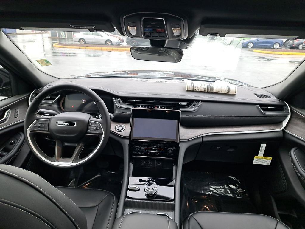 New 2025 Jeep Grand Cherokee Limited w/ MOPAR Finishing Package image 17