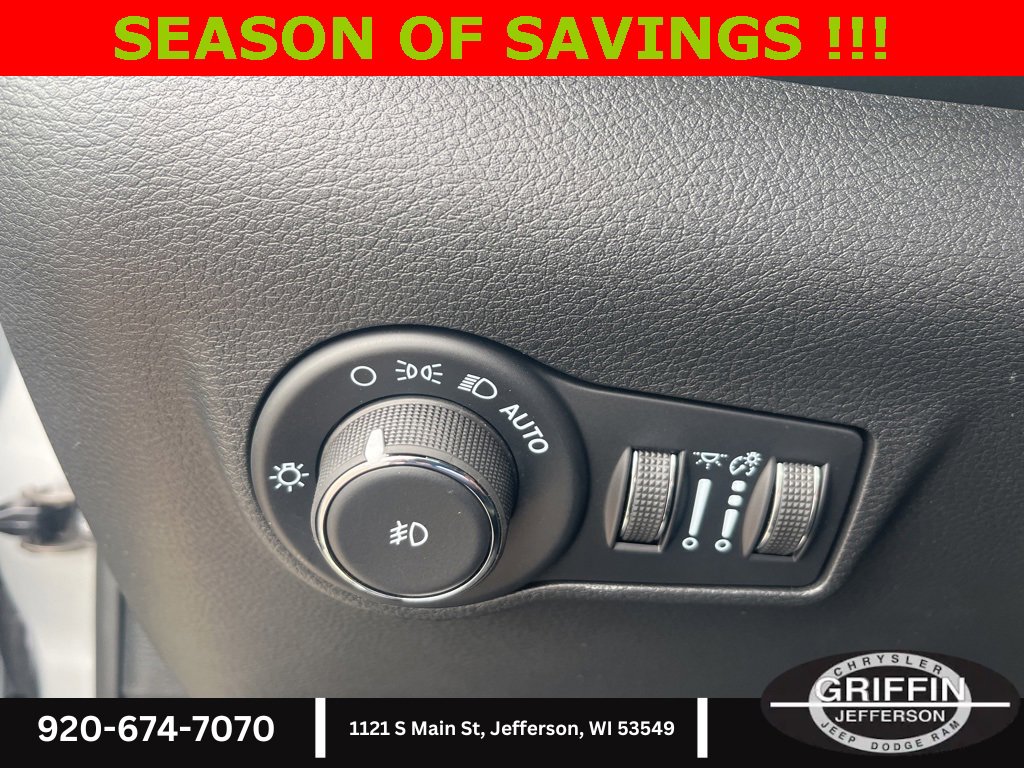 New 2025 Jeep Compass Latitude w/ Sun & Sound Group image 14