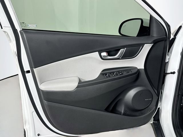 Used 2022 Hyundai Kona Limited image 29