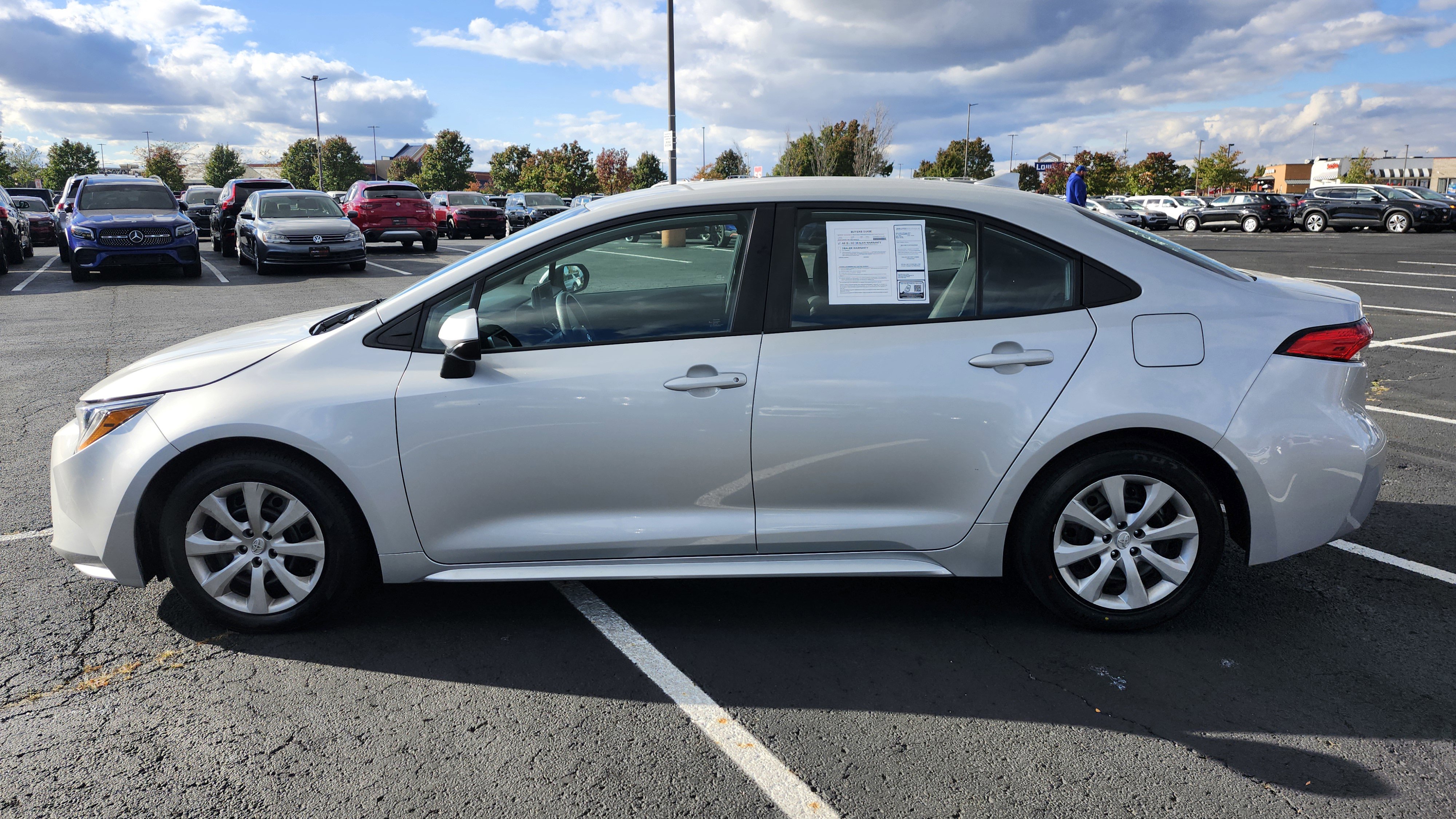 Used 2023 Toyota Corolla LE image 7
