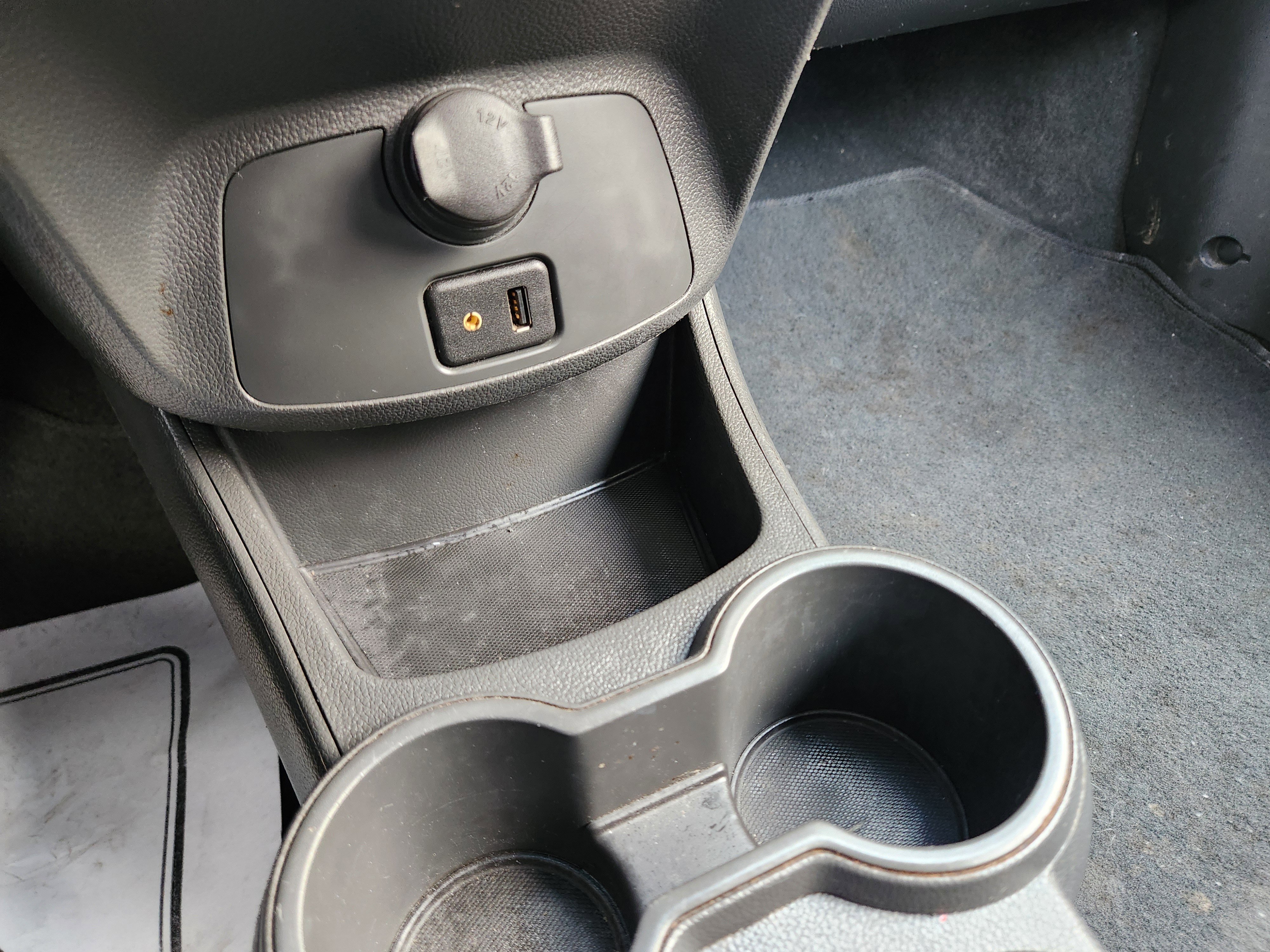 Used 2014 Chevrolet Spark LT image 32