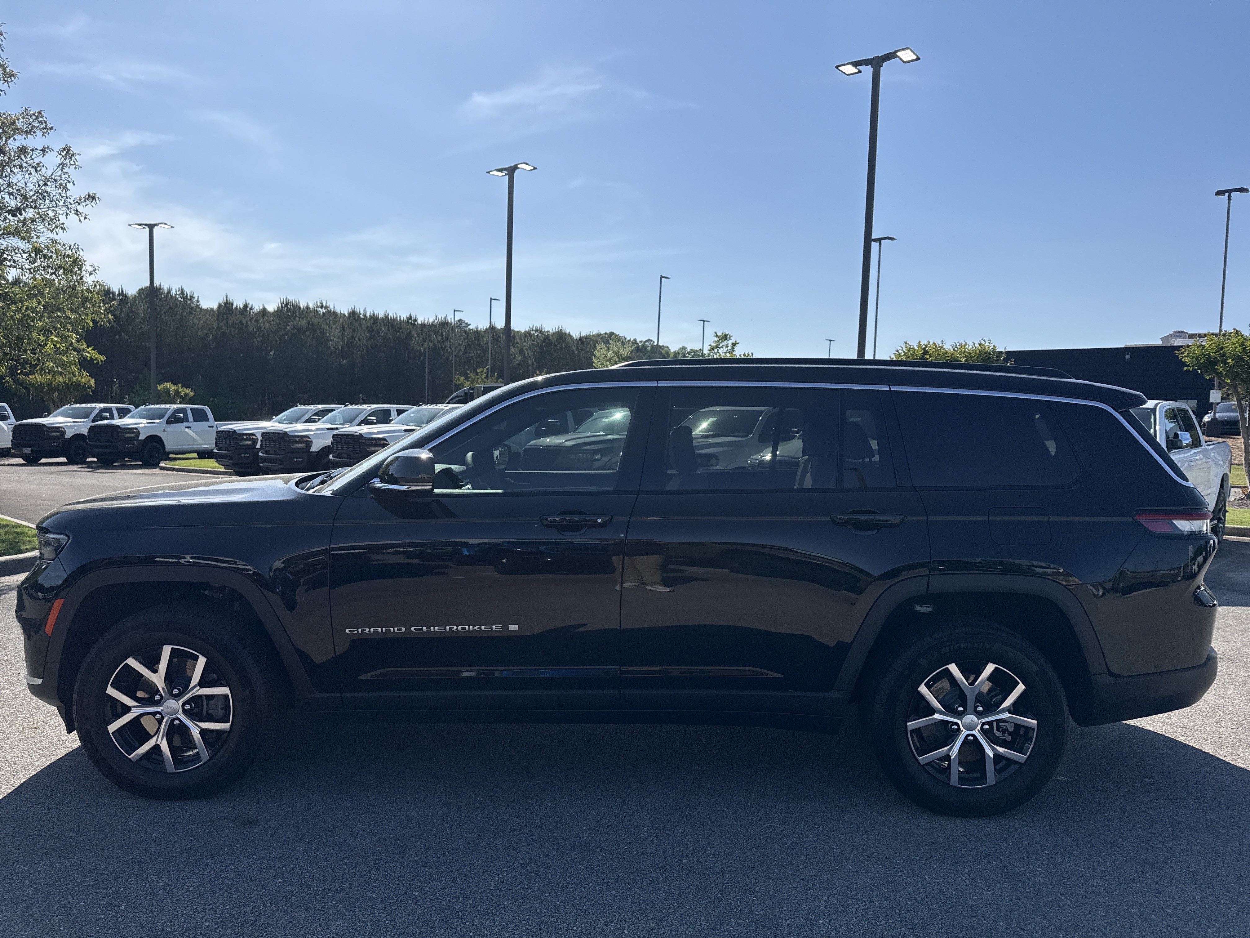 New 2025 Jeep Grand Cherokee L Limited w/ Luxury Tech Group II AWD/4WD image 4