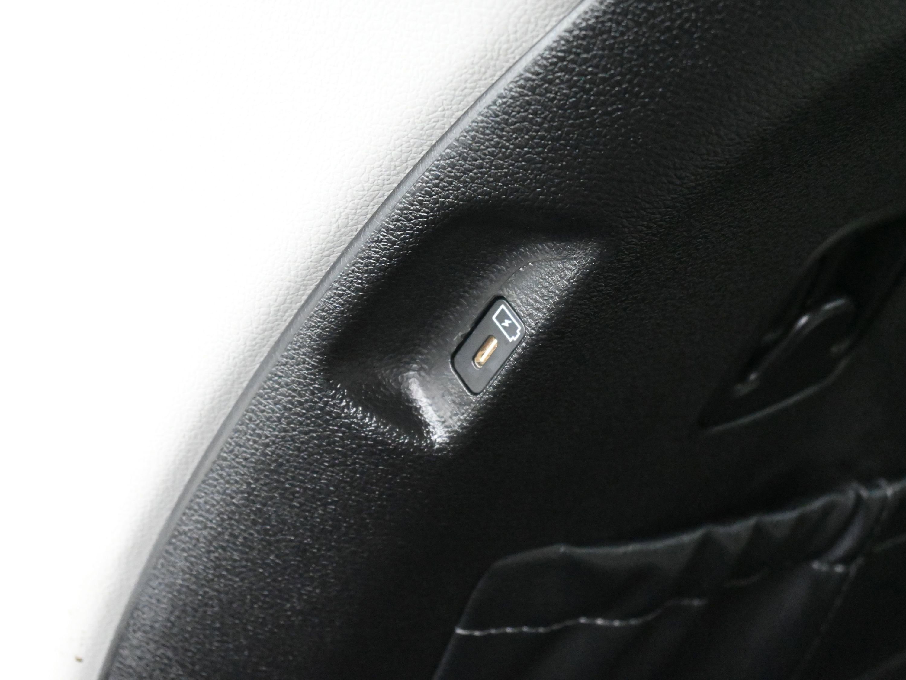 Used 2024 Kia Telluride EX w/ EX Captain's Chair Package image 20