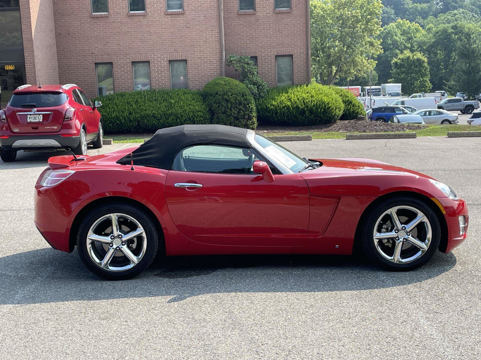 Used 2008 Saturn Sky w/ Premium Trim Package RWD image 2