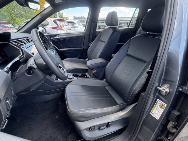 Used 2023 Volkswagen Tiguan SE R-Line AWD/4WD image 10