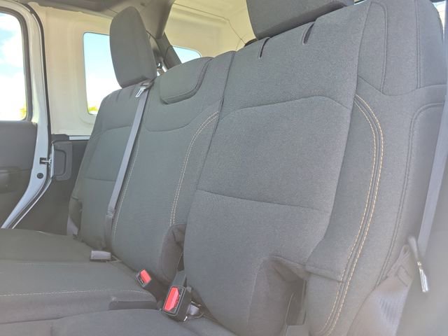 Used 2024 Jeep Wrangler Sahara image 9