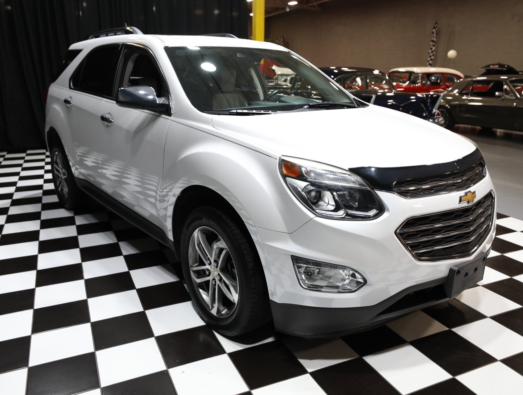 Used 2017 Chevrolet Equinox Premier w/ Enhanced Convenience Package FWD image 10