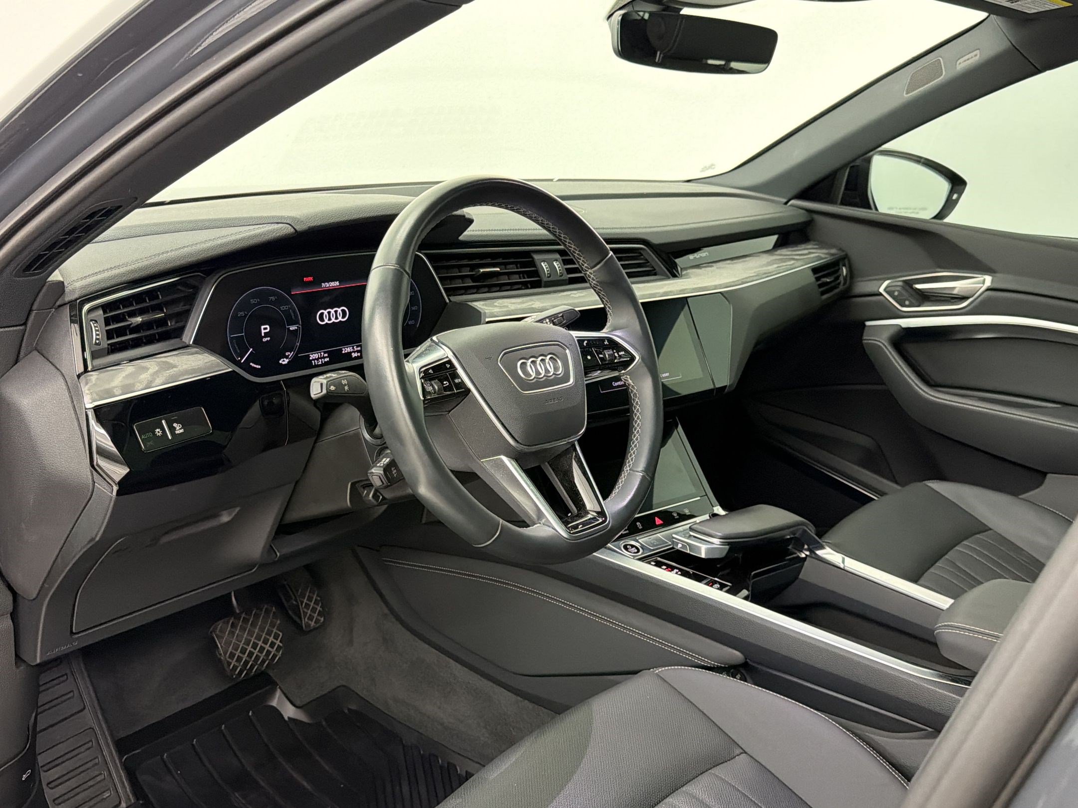 Certified 2024 Audi Q8 e-tron Premium Plus w/ Premium Plus Package AWD/4WD image 4