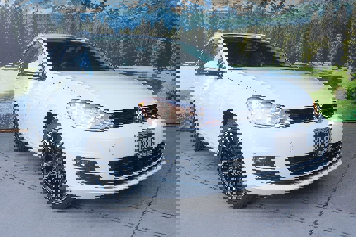 Used 2017 Volkswagen Golf SEL image 3