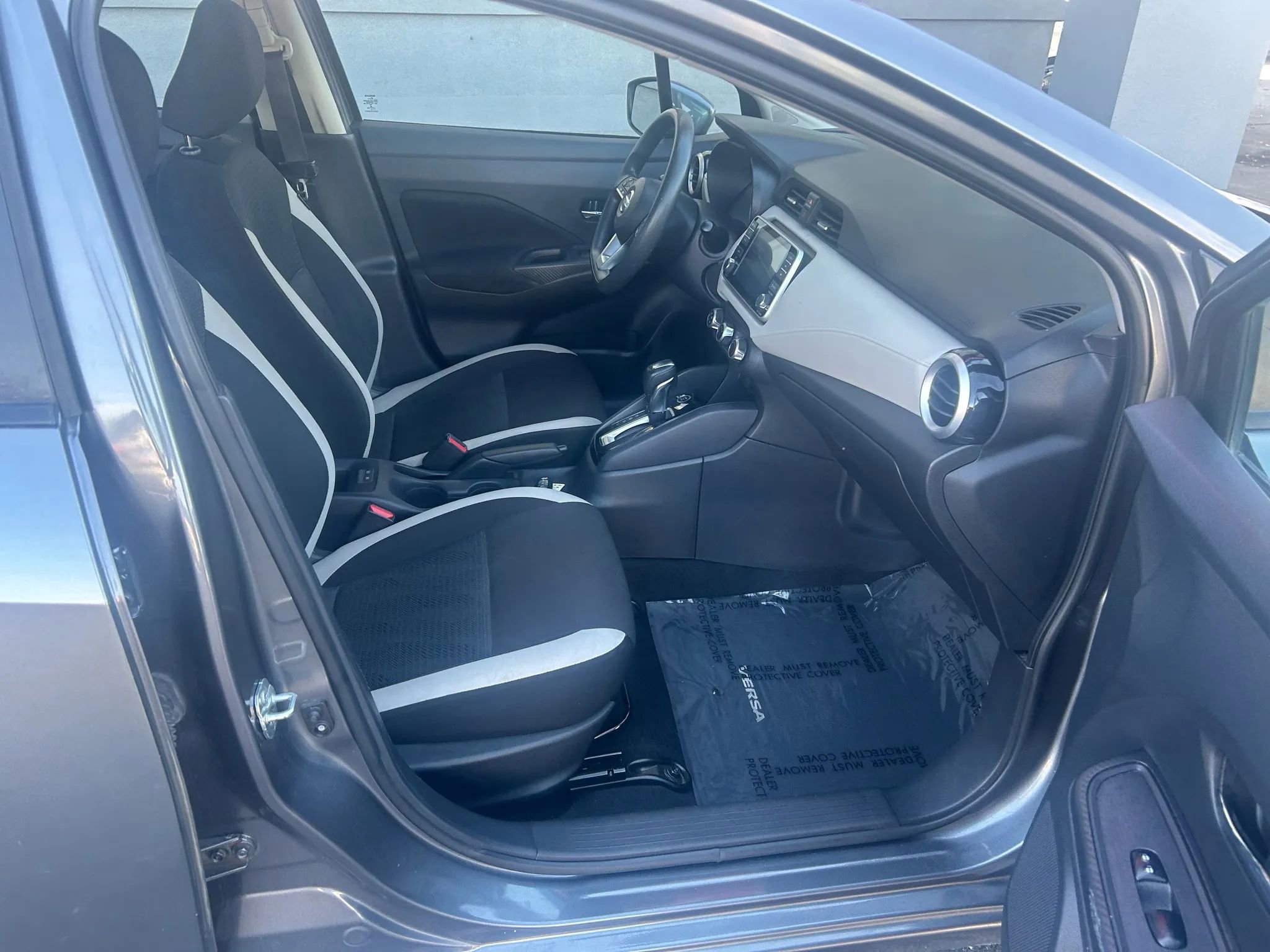Used 2021 Nissan Versa SV image 23