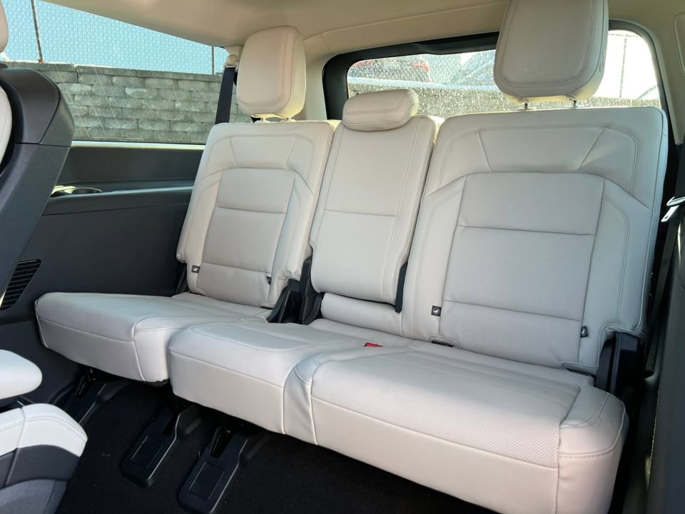 New 2026 Lincoln Navigator L Reserve w/ Jet Appearance Package image 6