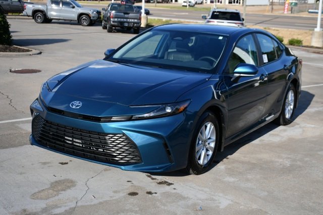 New 2025 Toyota Camry LE image 3