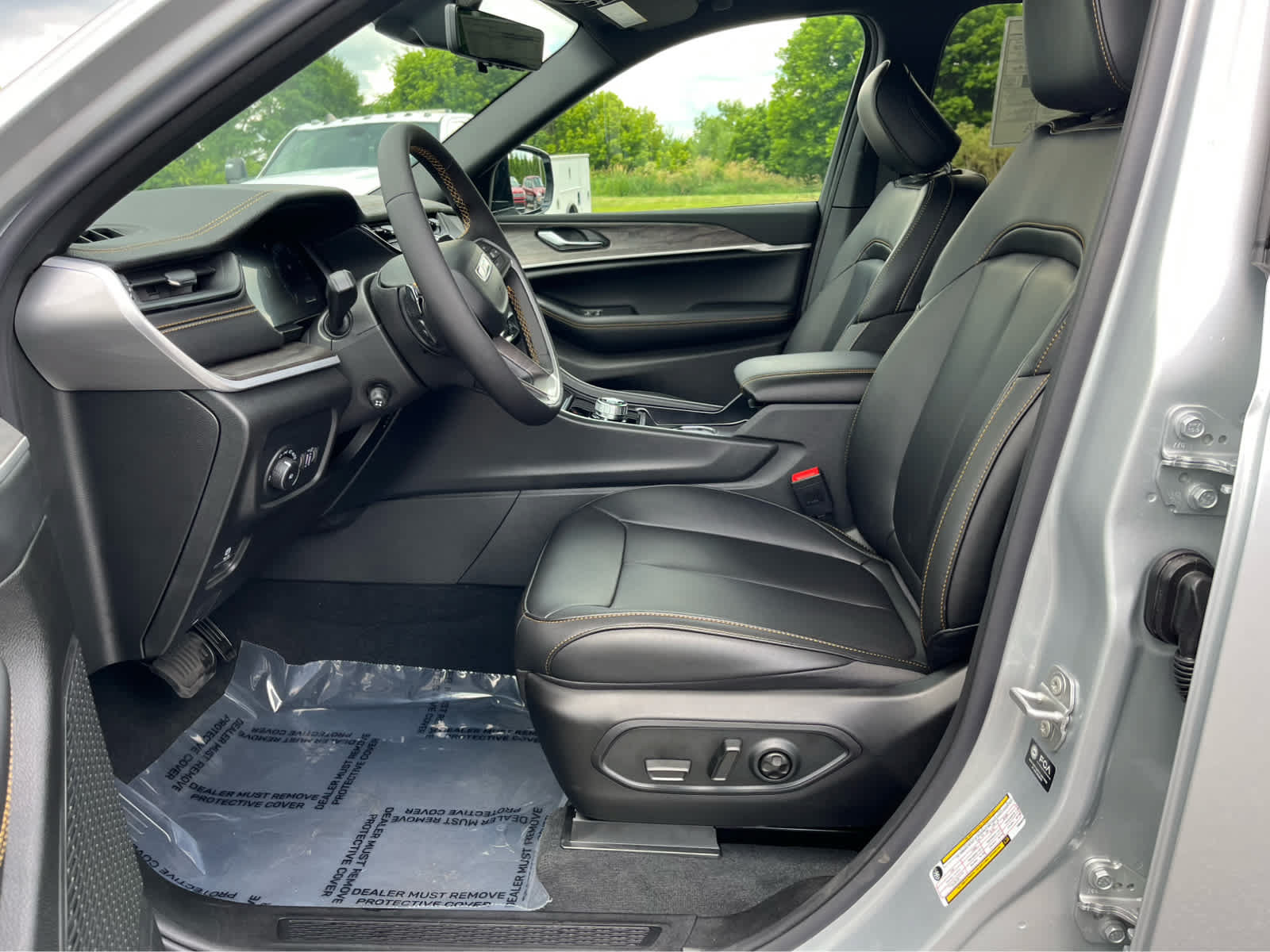 New 2026 Jeep Grand Cherokee L Limited AWD/4WD image 10