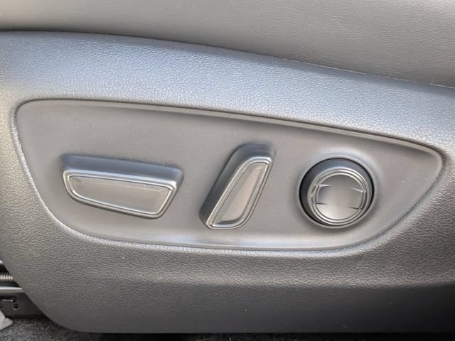 Used 2025 Toyota RAV4 XLE Premium AWD/4WD image 21