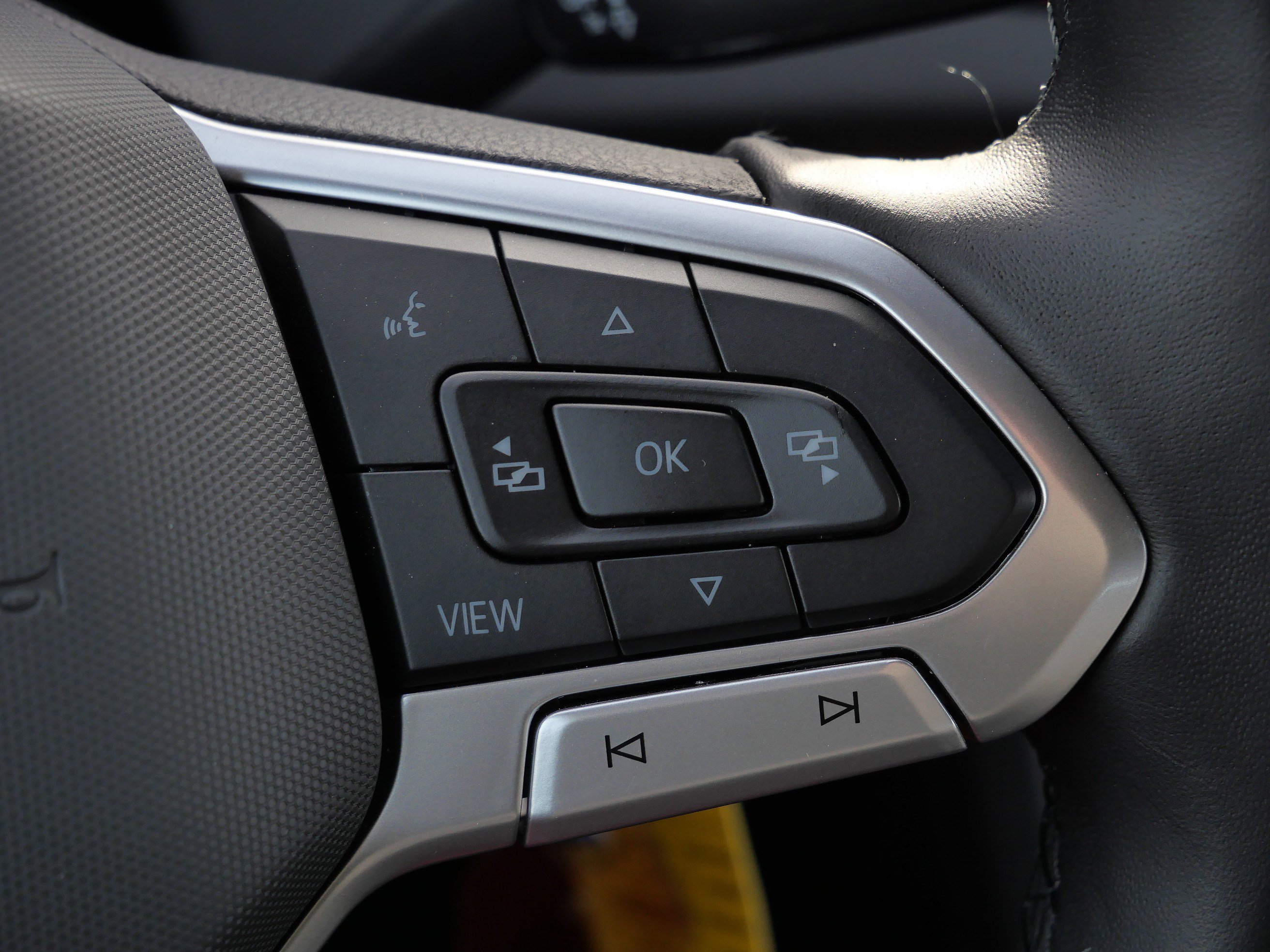 Certified 2025 Volkswagen Jetta Sport image 31