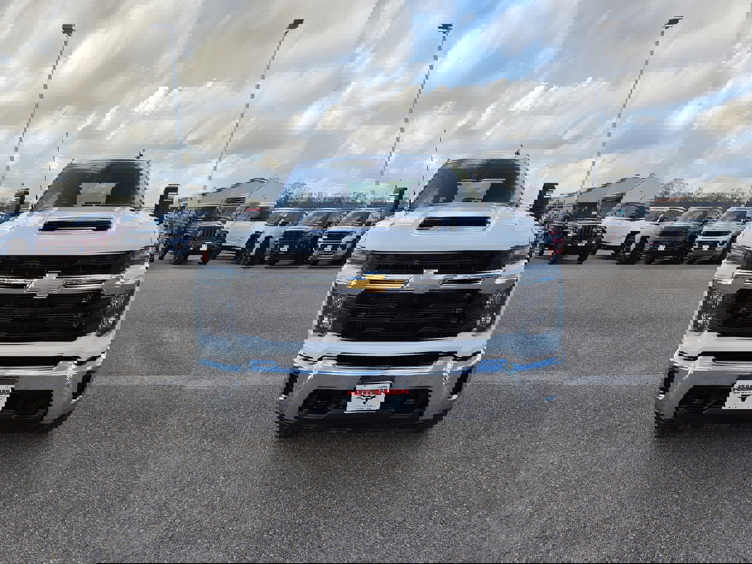 Used 2024 Chevrolet Silverado 2500 LT image 2