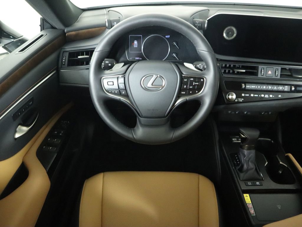 Certified 2025 Lexus ES 300h w/ Premium Package image 10