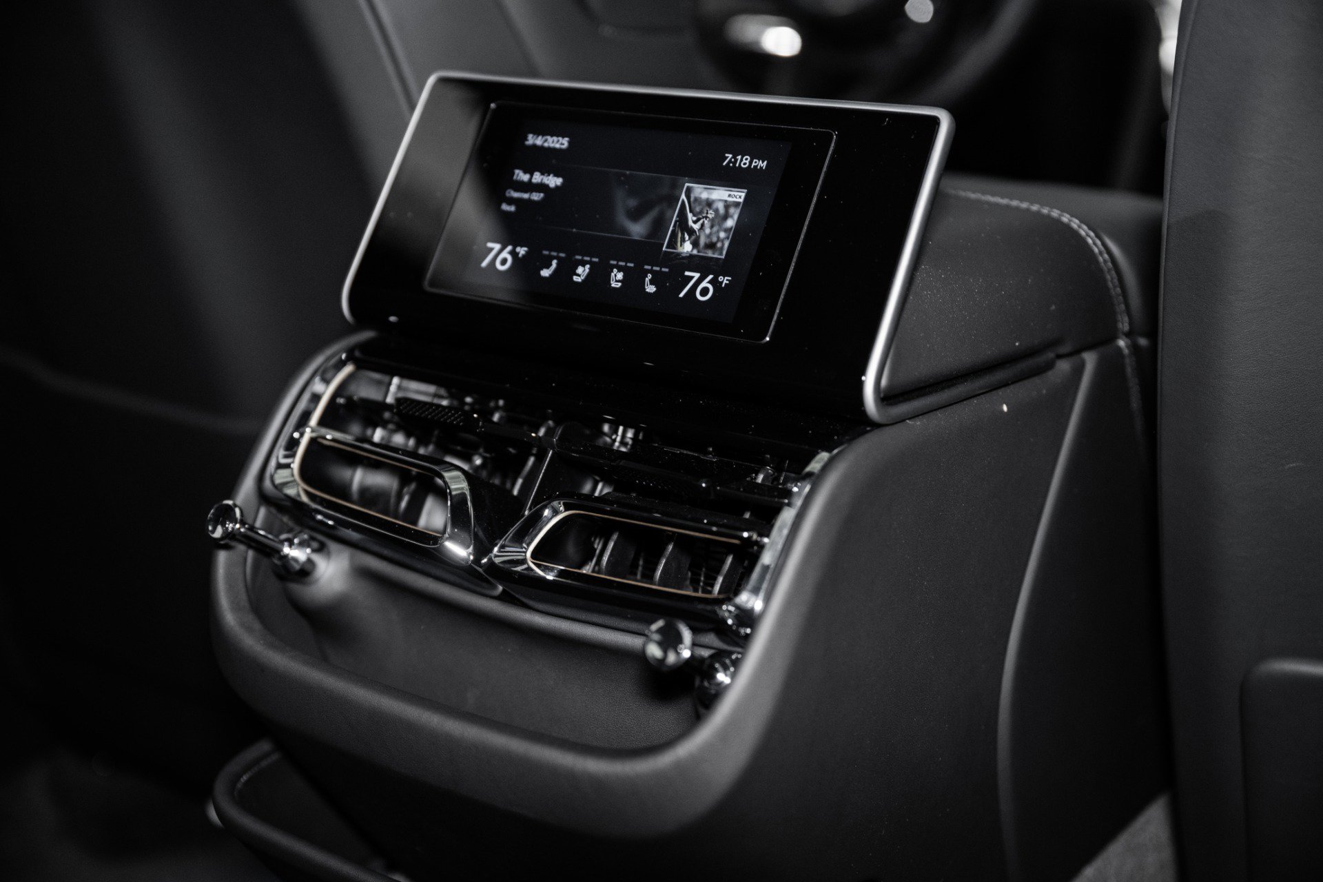 Used 2024 Bentley Flying Spur W12 image 27