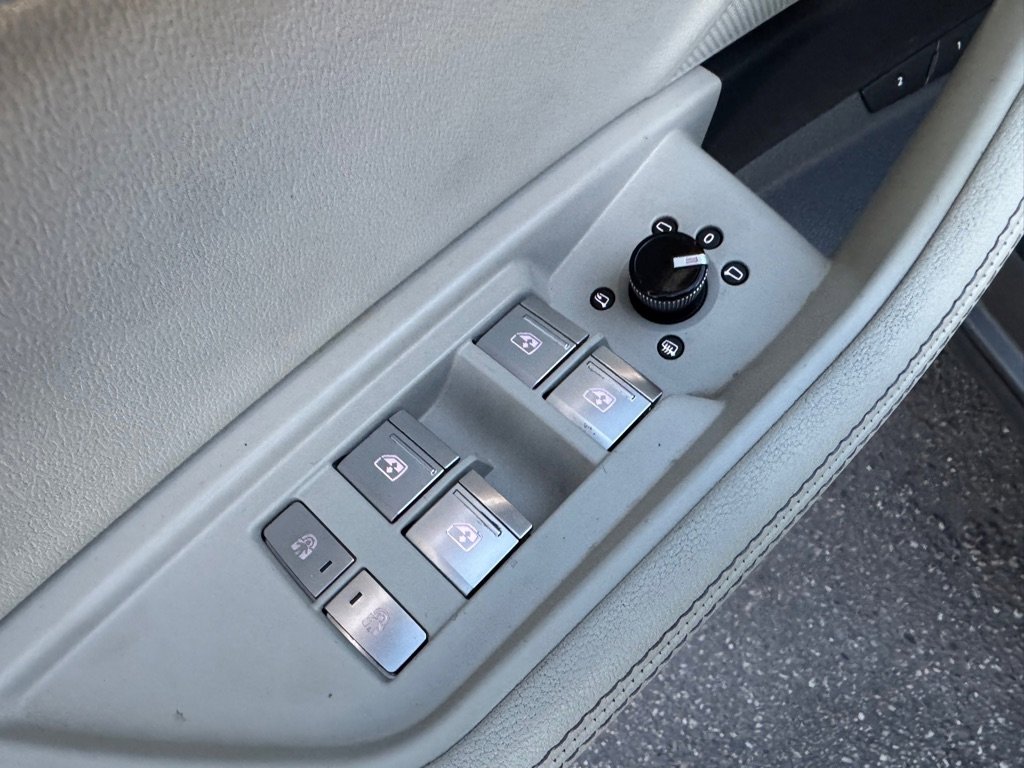 Used 2019 Audi e-tron Premium Plus image 19