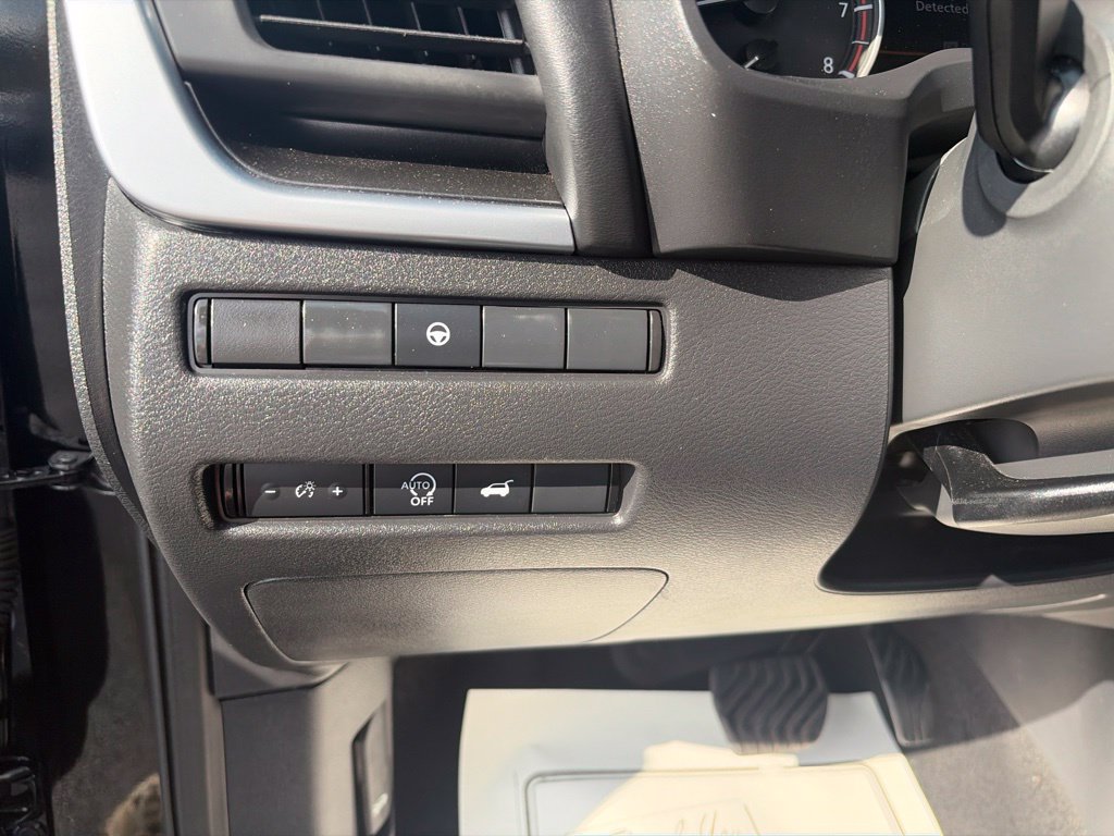 Used 2025 Nissan Rogue SV AWD/4WD image 19