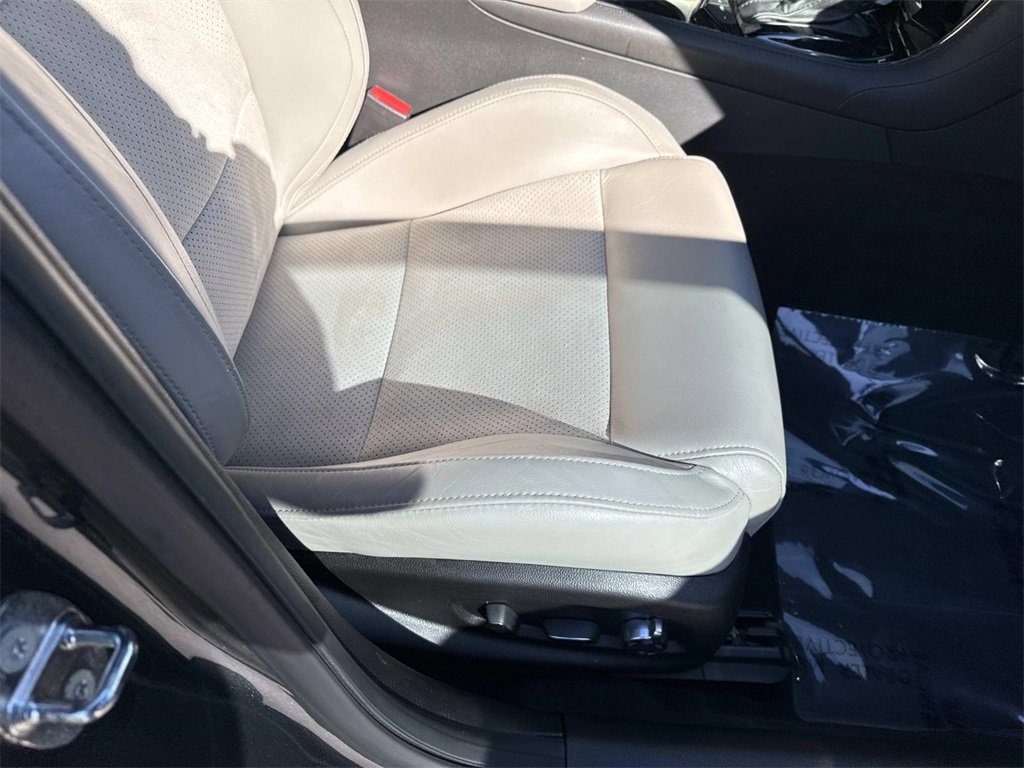 Used 2018 Cadillac ATS V w/ Luxury Package image 12