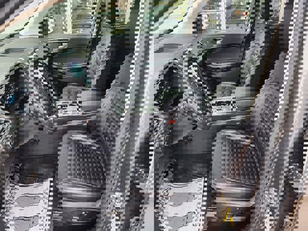 Used 2022 Ford Edge SEL w/ Convenience Package image 10