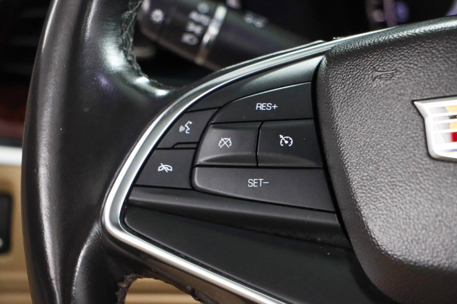 Used 2018 Cadillac XT5 Luxury w/ Driver Awareness Package image 13