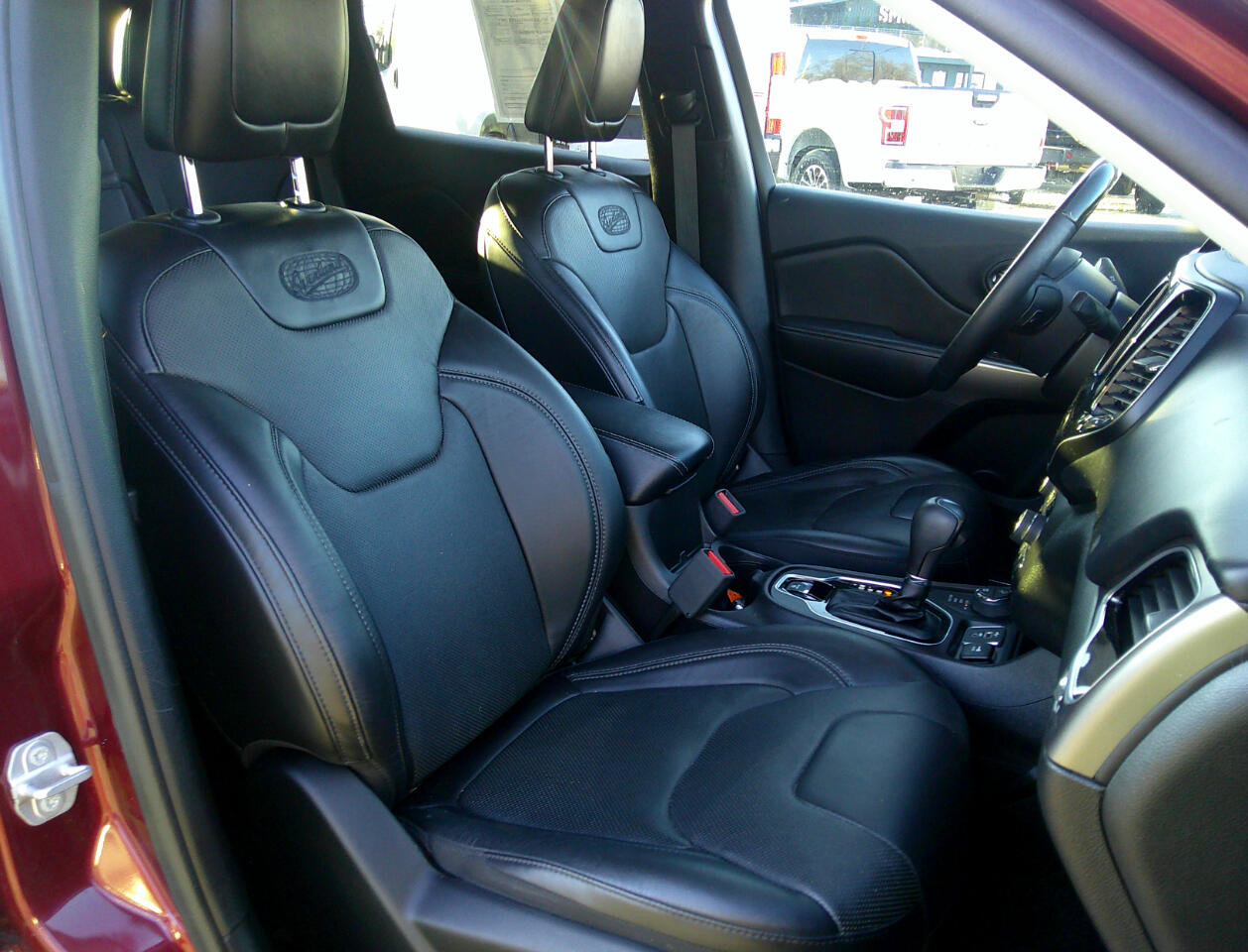 Used 2019 Jeep Cherokee Overland w/ Trailer Tow Group image 44