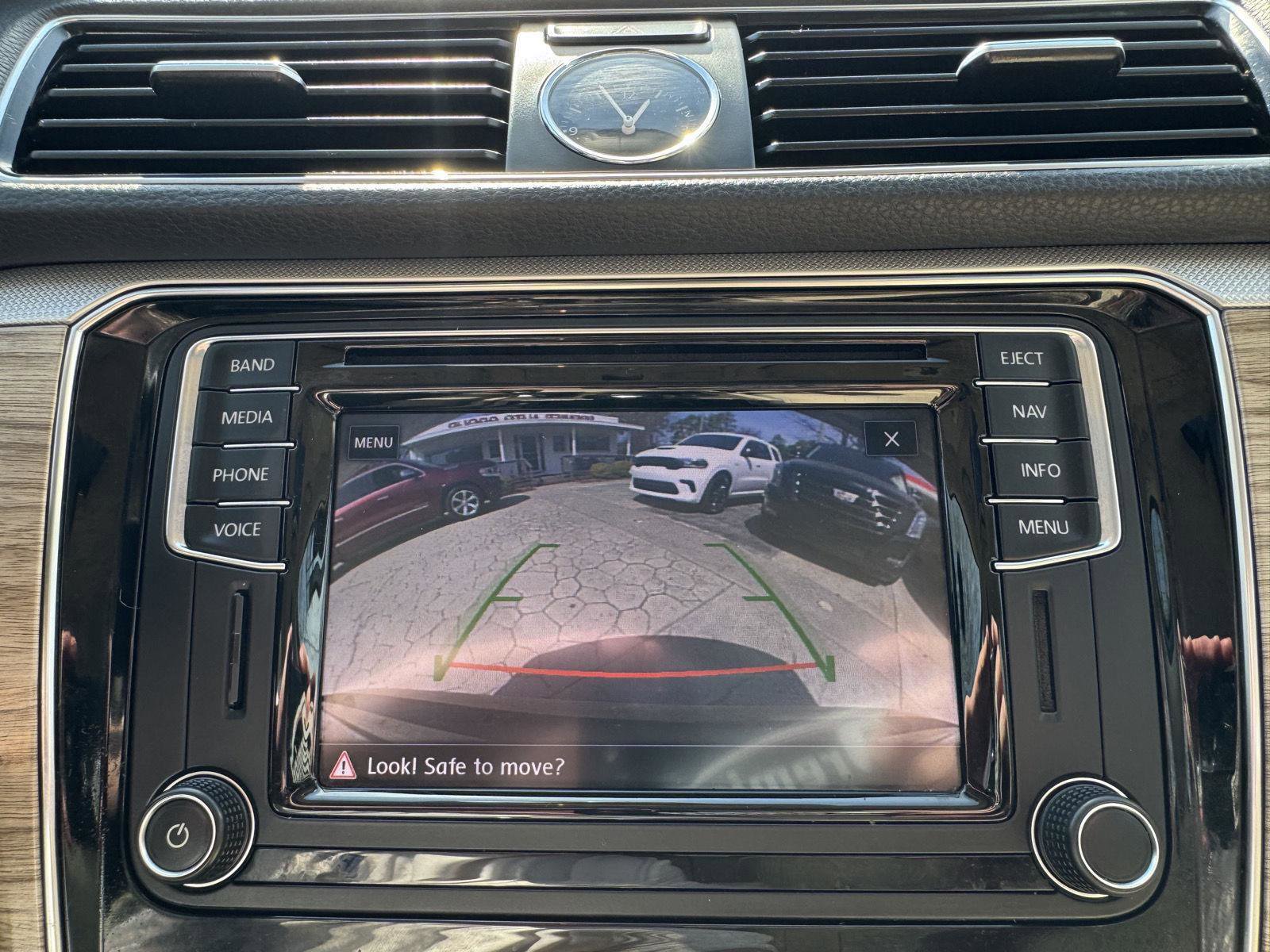 Used 2019 Volkswagen Jetta SE w/ Cold Weather Package image 23