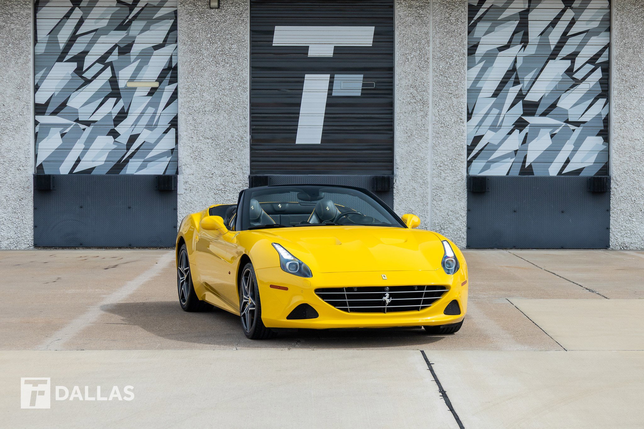 Used 2016 Ferrari California T RWD image 2