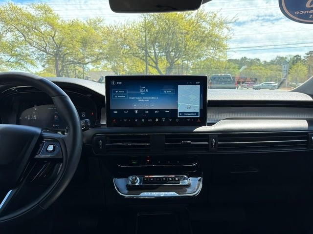 Used 2025 Lincoln Corsair AWD w/ Equipment Group 101A image 22