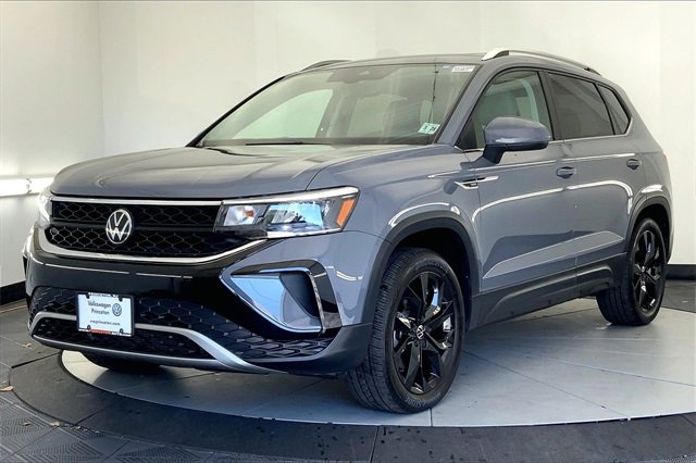 Certified 2023 Volkswagen Taos SE w/ Panoramic Sunroof Package image 2