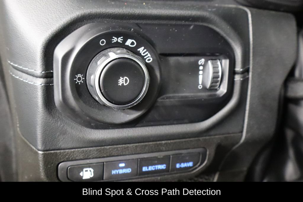 Used 2024 Jeep Wrangler Unlimited Sahara w/ Technology Group AWD/4WD image 22