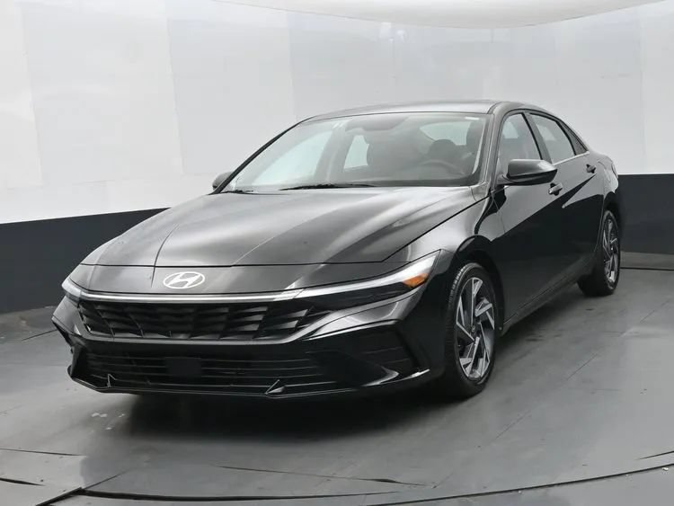 Used 2025 Hyundai Elantra SEL FWD image 1