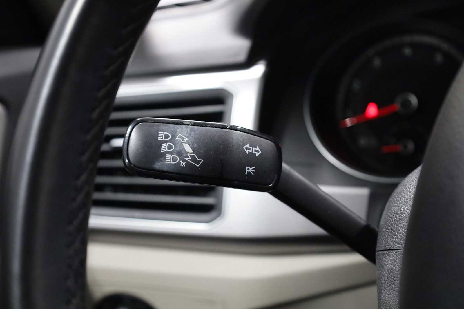 Used 2019 Volkswagen Atlas SE image 28
