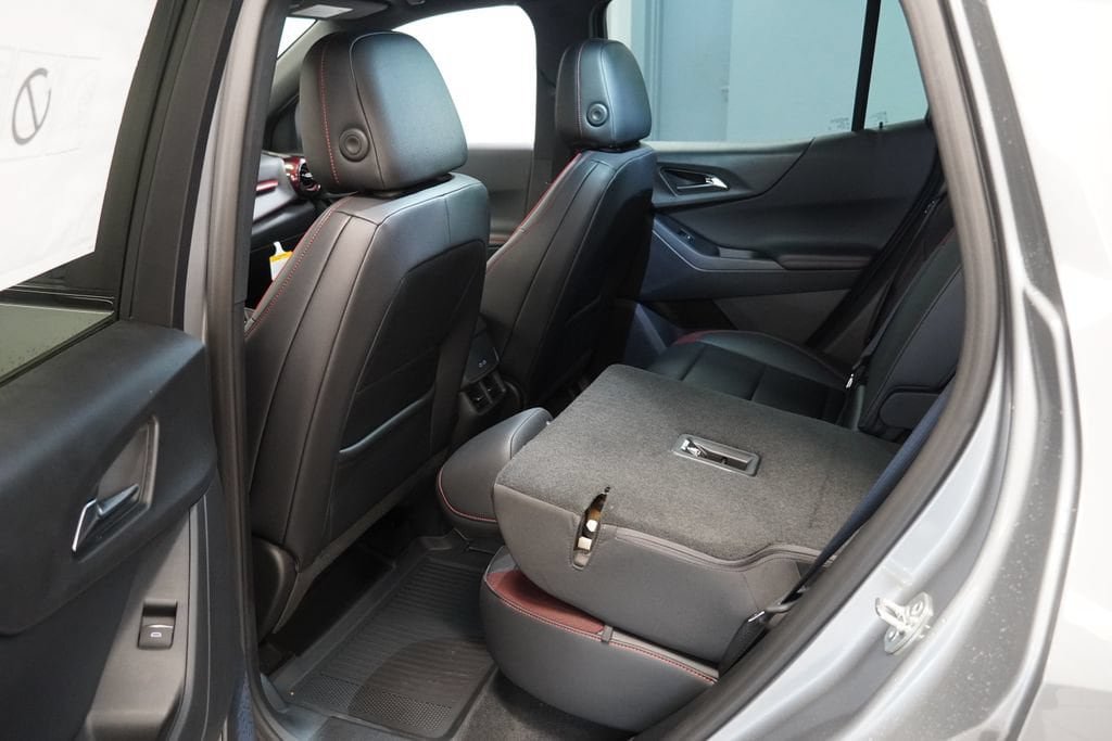 New 2027 Chevrolet Equinox RS w/ LPO, Floor Liner Package FWD image 18