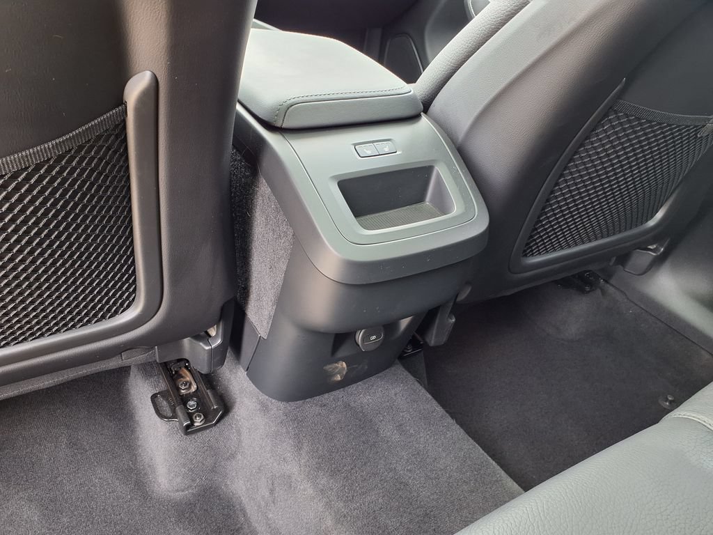 Certified 2025 Volvo XC60 B5 Plus AWD/4WD image 19