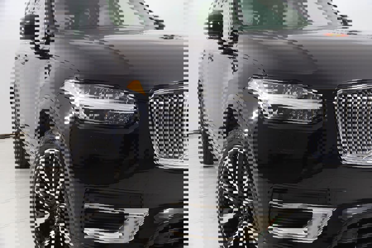 Used 2023 Volvo XC90 B6 Plus w/ Protection Package Premier image 19