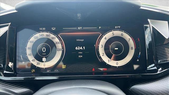 Used 2025 Aston Martin Vanquish RWD image 11