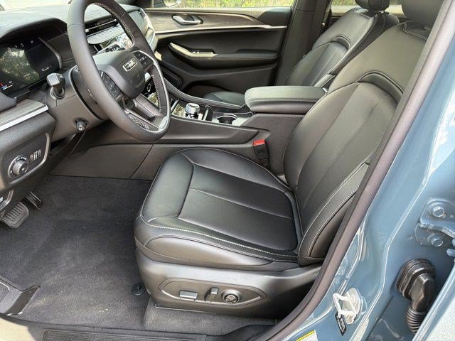 Used 2026 Jeep Grand Cherokee L Limited w/ Luxury Tech Group II AWD/4WD image 13