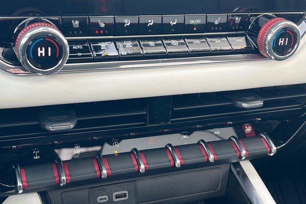 New 2026 GMC Canyon AT4X w/ AT4X AEV Edition image 17