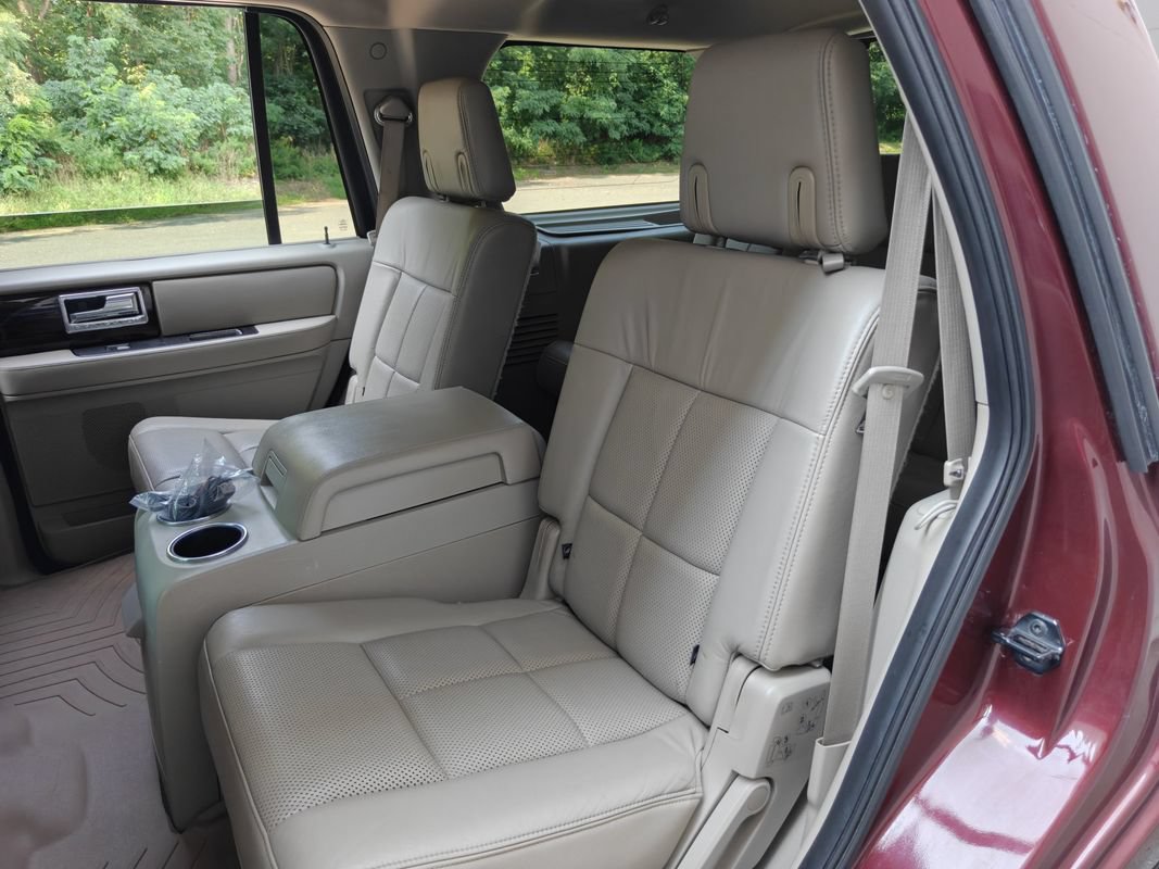 Used 2010 Lincoln Navigator 4WD image 11