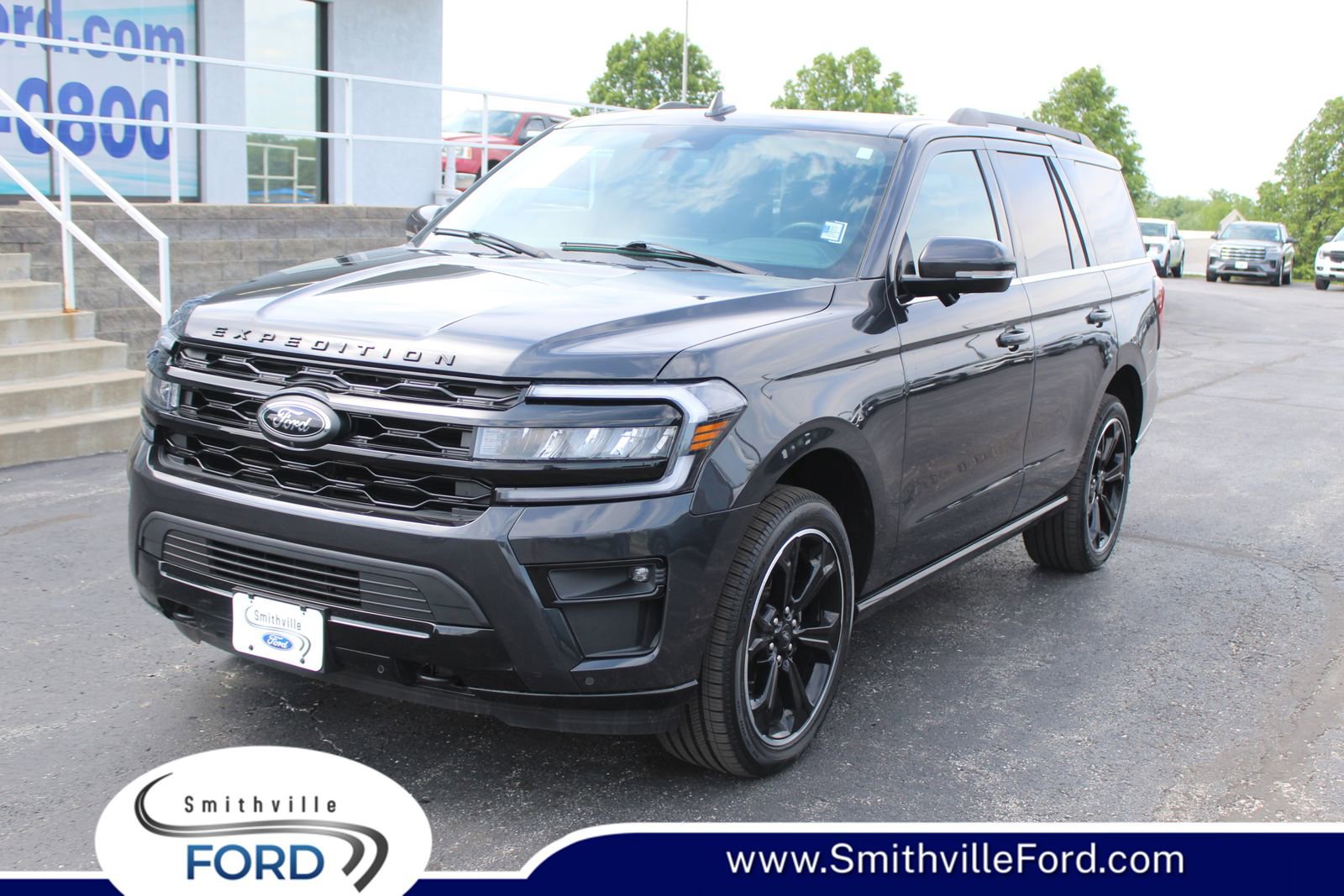 Used 2023 Ford Expedition Limited AWD/4WD image 1