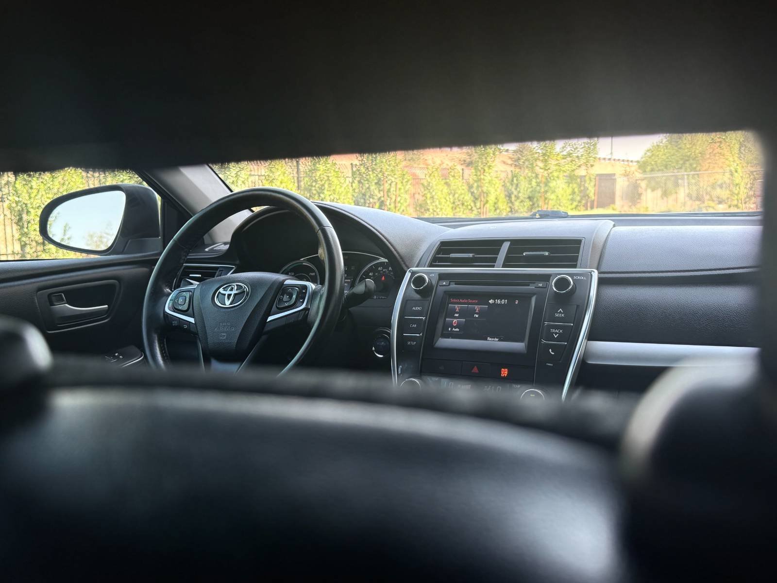 Used 2015 Toyota Camry SE FWD image 39