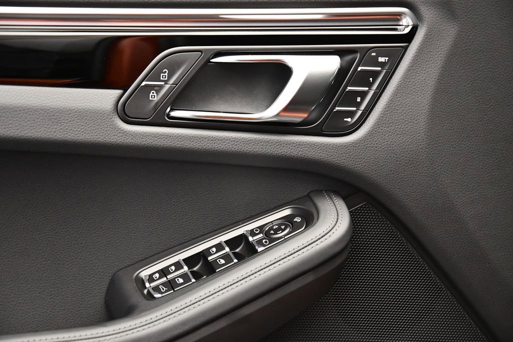 Used 2025 Porsche Macan Turbo image 35